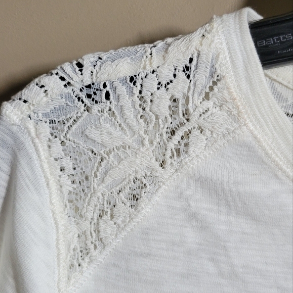 bleu gray off white longsleeve lace detailed Medium 1/2 button down crew neck - Picture 3 of 6
